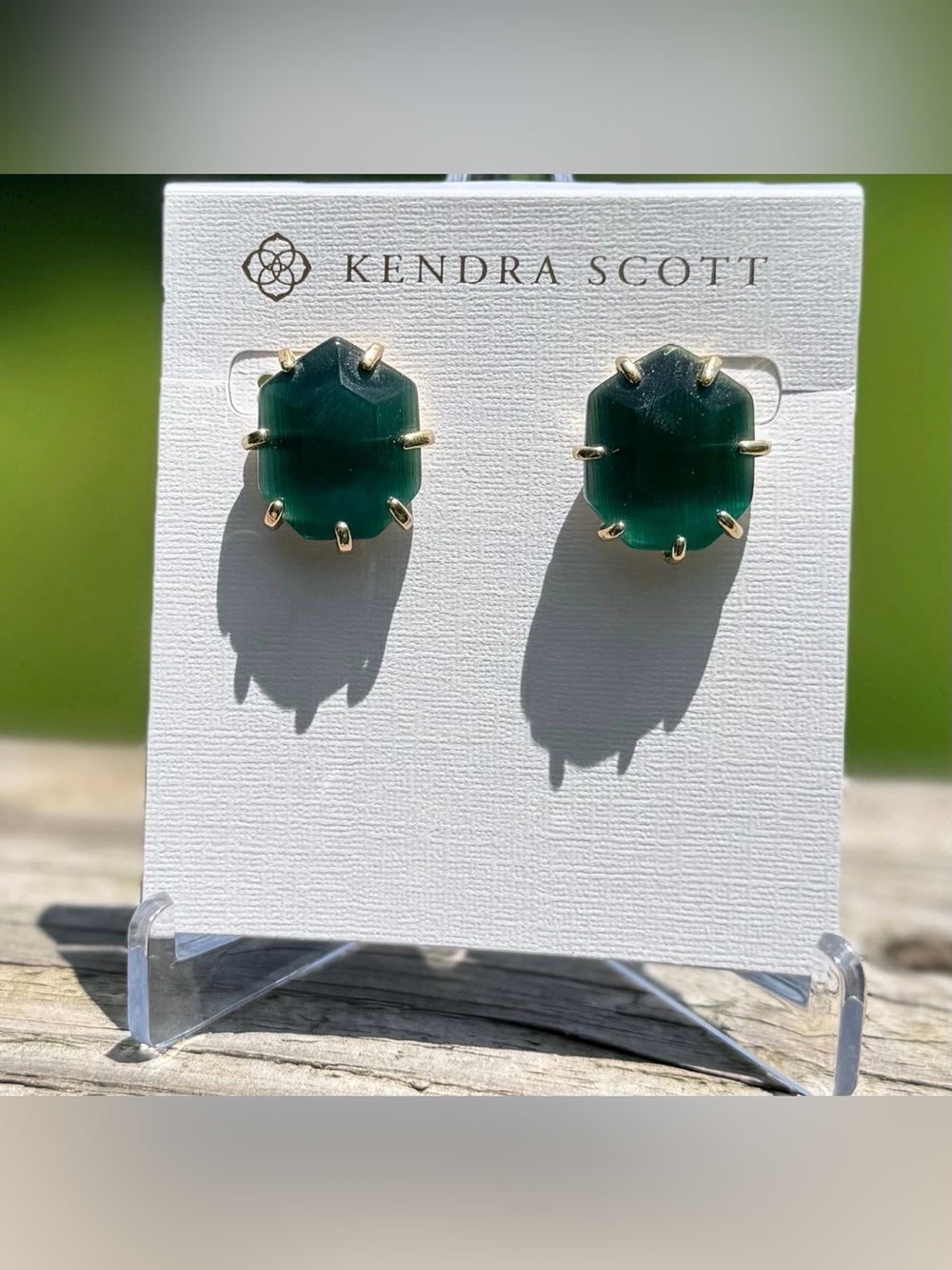 ✨ Retired Kendra Scott Morgan Stud Earrings in Emerald Cat’s Eye ✨ - Picture 2 of 5